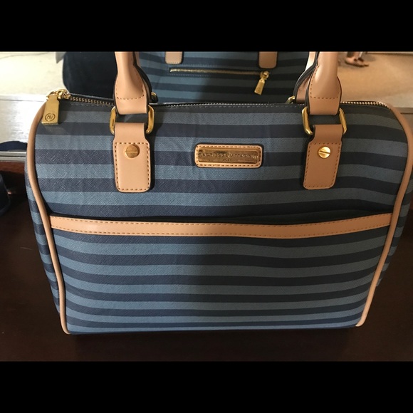 ***SOLD**❄️Blue and Cream colored Striped Purse - Picture 3 of 5